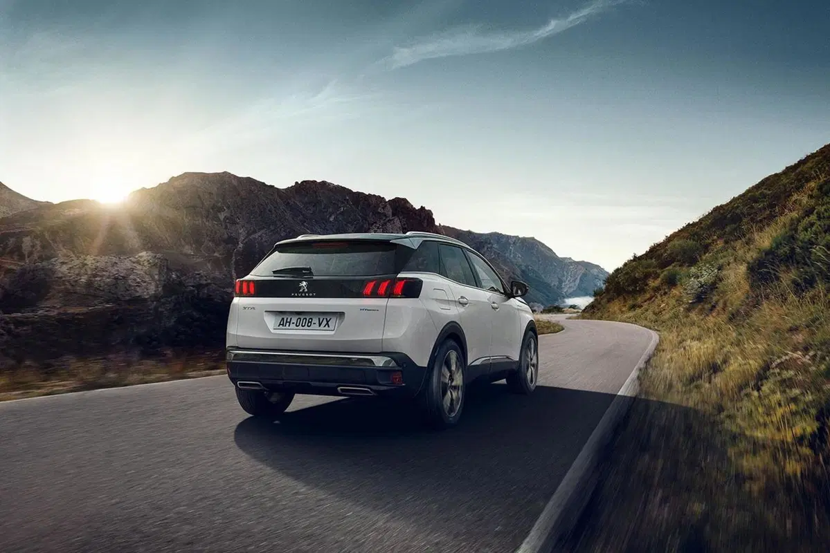 I SUV Stellantis 2021 si elettrificano: nuove Peugeot 3008 e 5008 con artiglio [da 29K] (6)