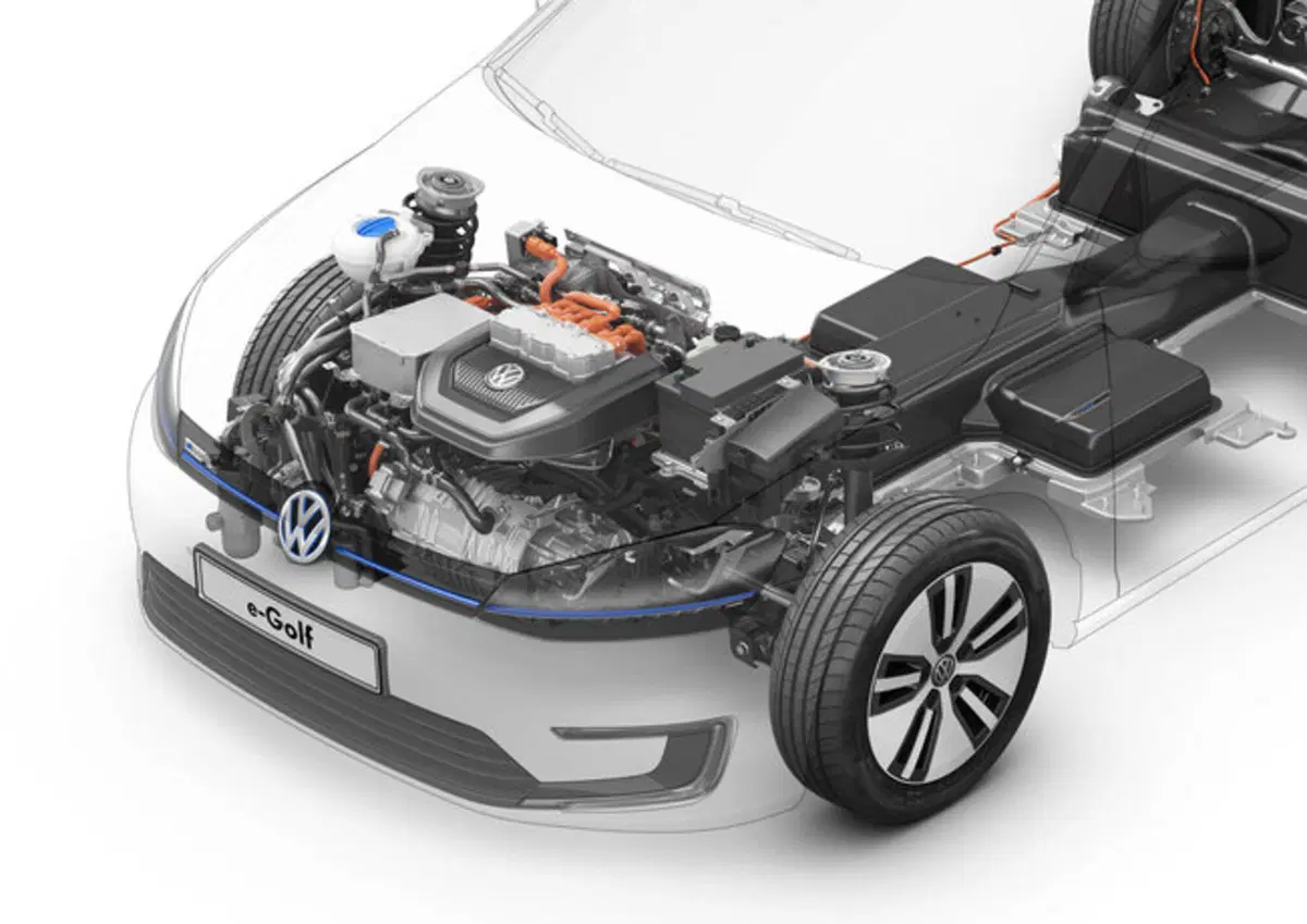 Volkswagen e-Golf restyling: con l'aumento dell'autonimia "punta" BMW (8)