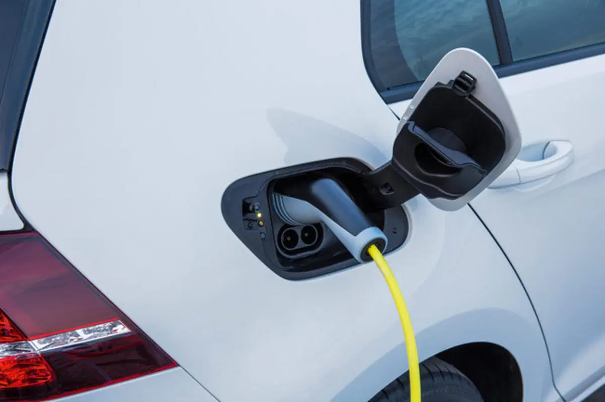 Volkswagen e-Golf restyling: con l'aumento dell'autonimia "punta" BMW (13)