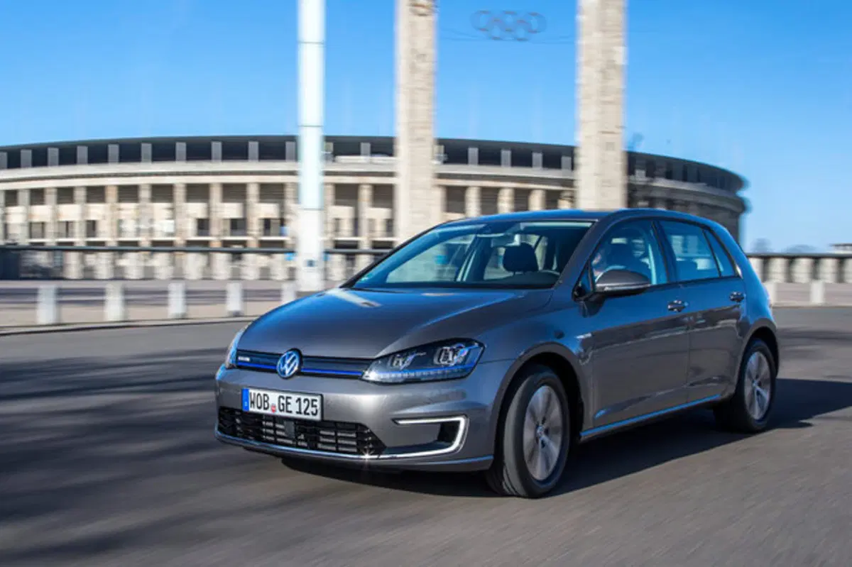 Volkswagen e-Golf restyling: con l'aumento dell'autonimia "punta" BMW (15)
