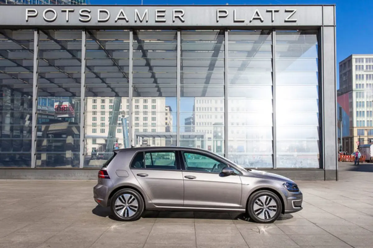 Volkswagen e-Golf restyling: con l'aumento dell'autonimia "punta" BMW (4)