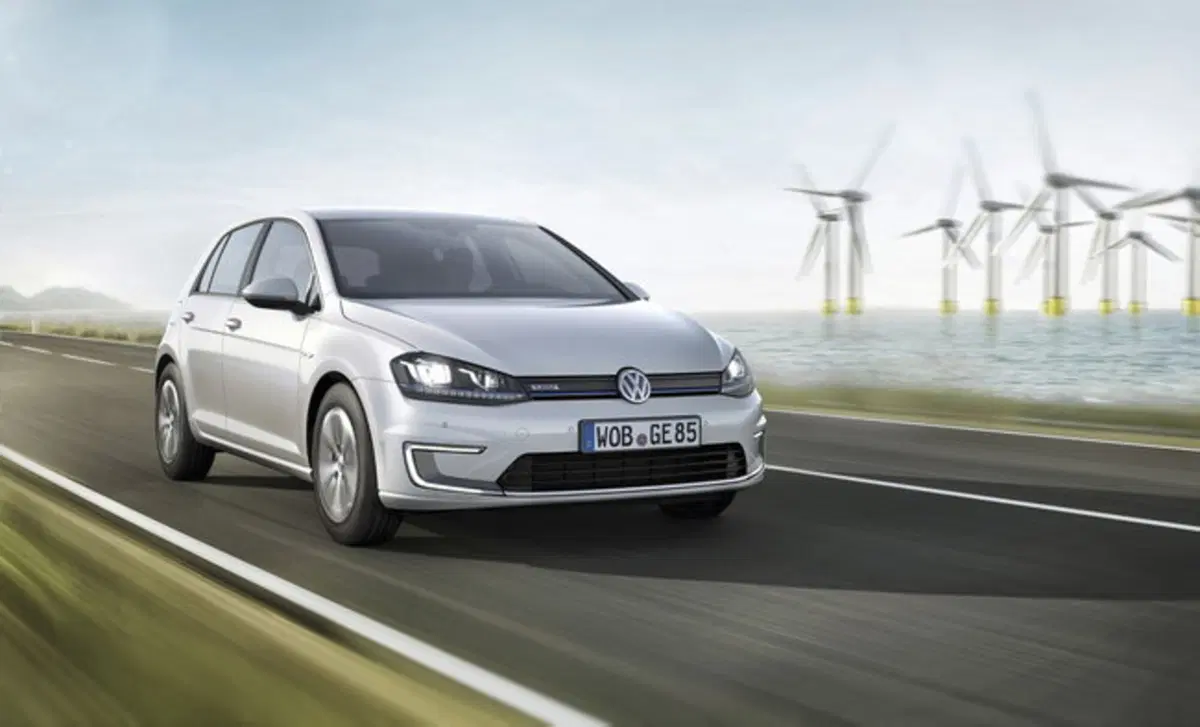 Volkswagen e-Golf restyling: con l'aumento dell'autonimia "punta" BMW