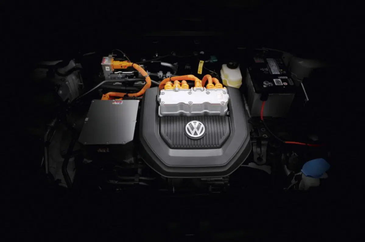 Volkswagen e-Golf restyling: con l'aumento dell'autonimia "punta" BMW (17)