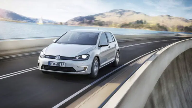 Volkswagen e-Golf restyling: con l'aumento dell'autonomia "punta" BMW