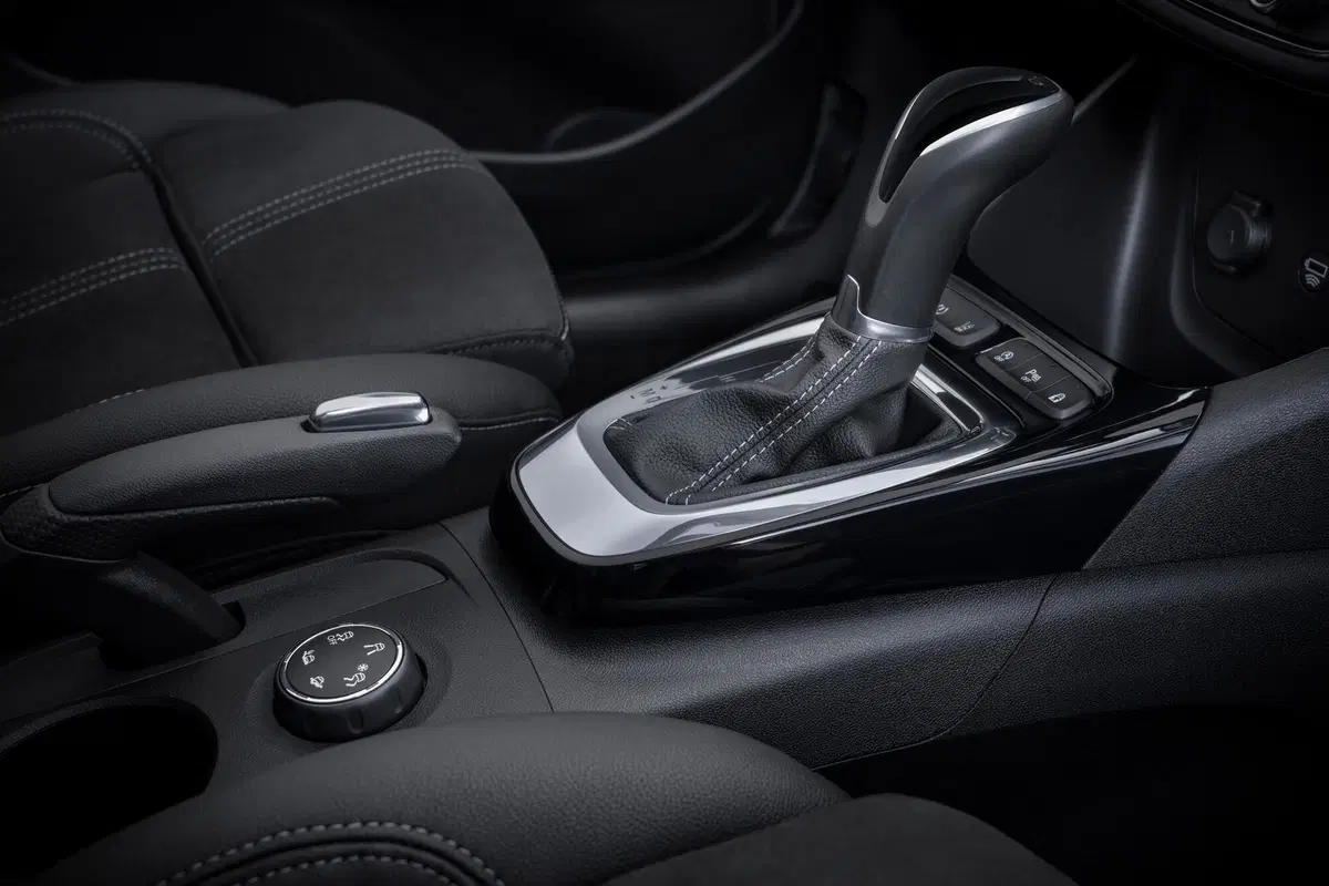 Opel Crossland, il restyling perde la X e guadagna nuovi motori (7)