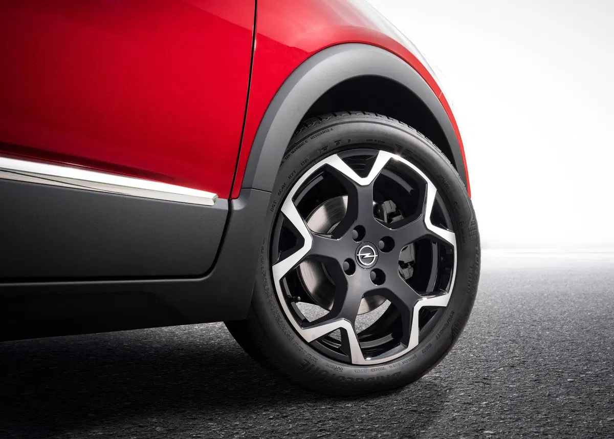 Opel Crossland, il restyling perde la X e guadagna nuovi motori (3)