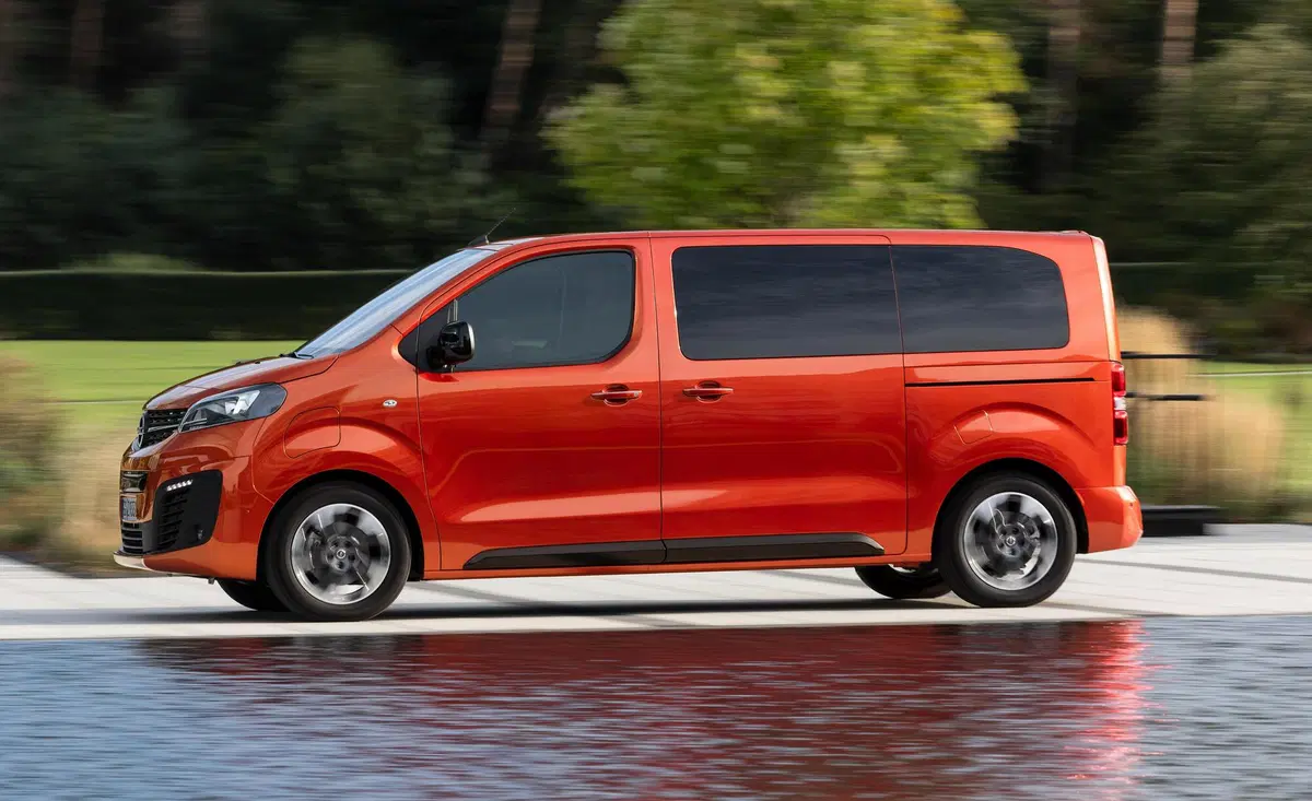Opel Zafira-e Life (2020-->>) (2)