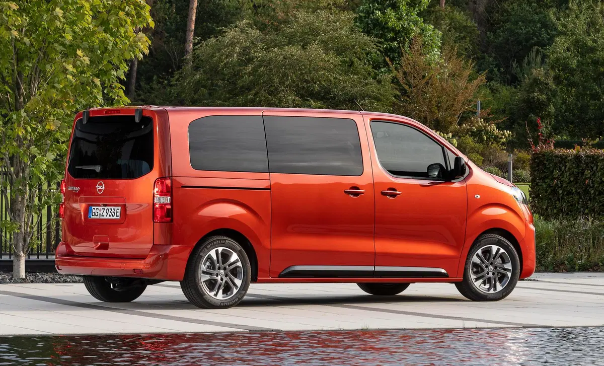 Opel Zafira-e Life (2020-->>) (8)