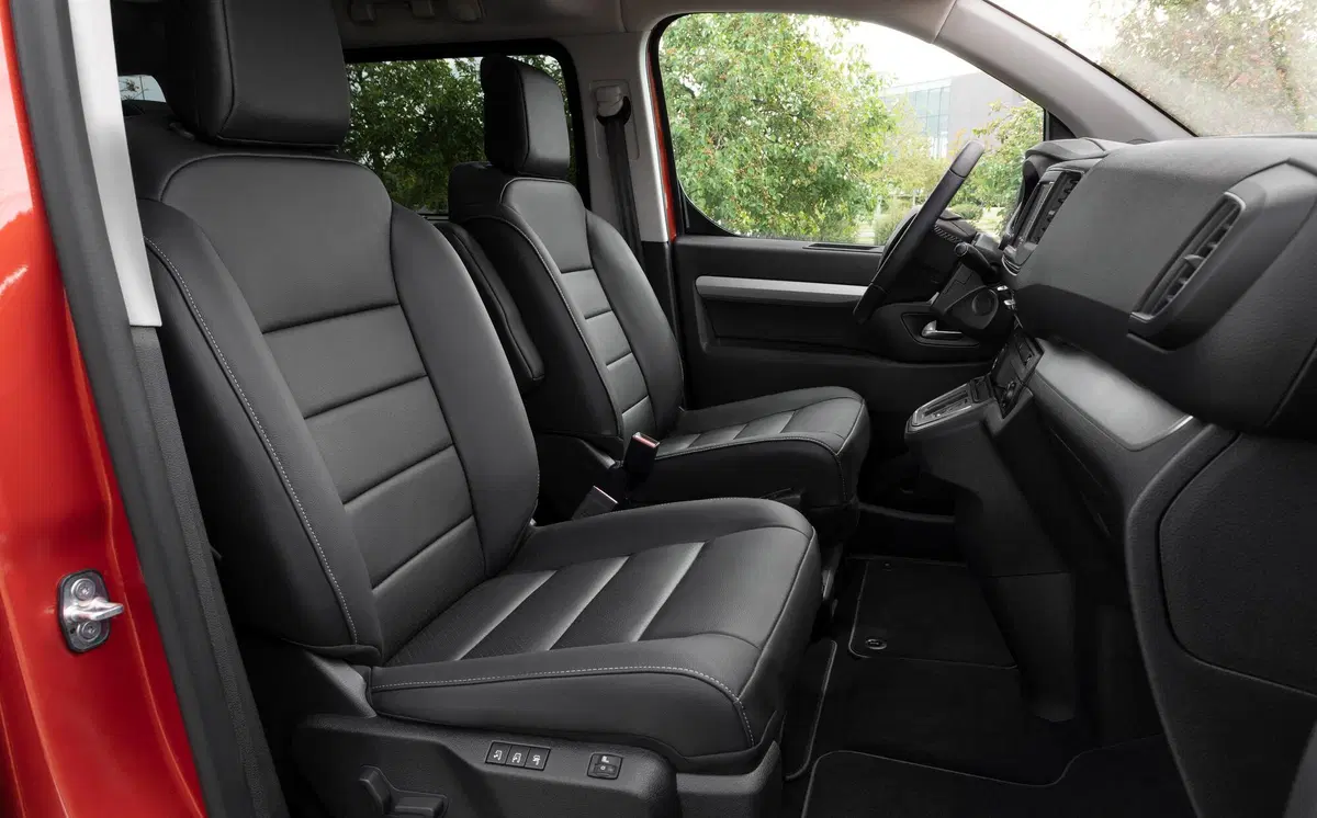 Opel Zafira-e Life (2020-->>) (12)