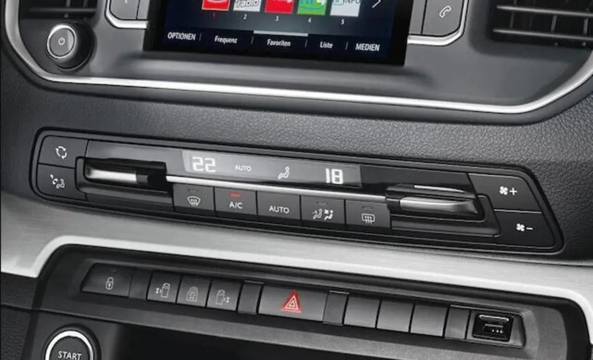 Opel Zafira-e Life (2020-->>) (17)