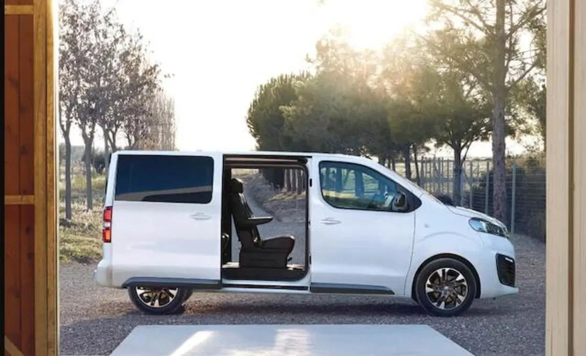 Opel Zafira-e Life (2020-->>) (19)