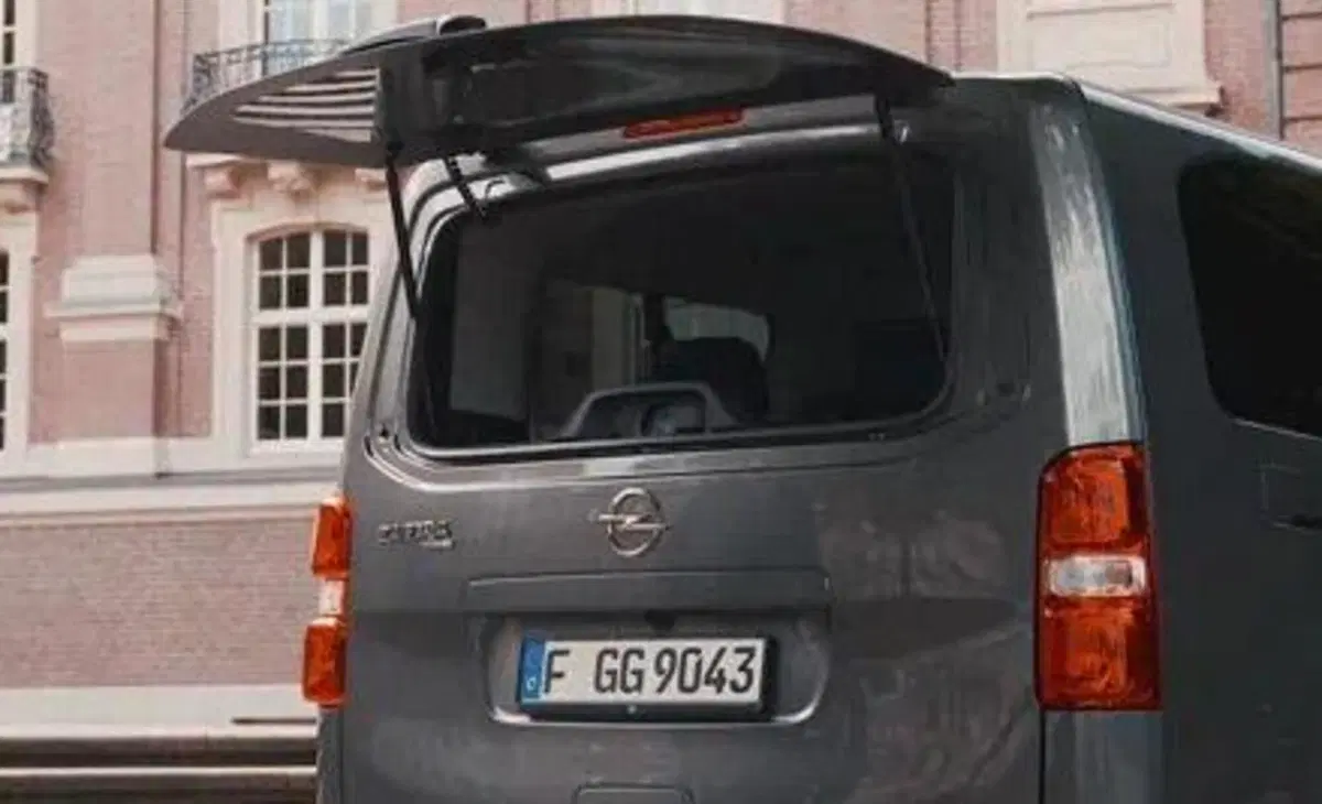 Opel Zafira-e Life (2020-->>) (23)