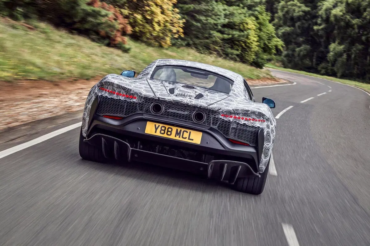 La McLaren ibrida è quasi pronta: arriverà nel 2021 (2)