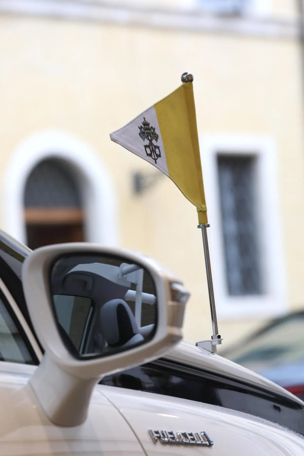Toyota Mirai, una Papamobile ad idrogeno per Papa Francesco (3)