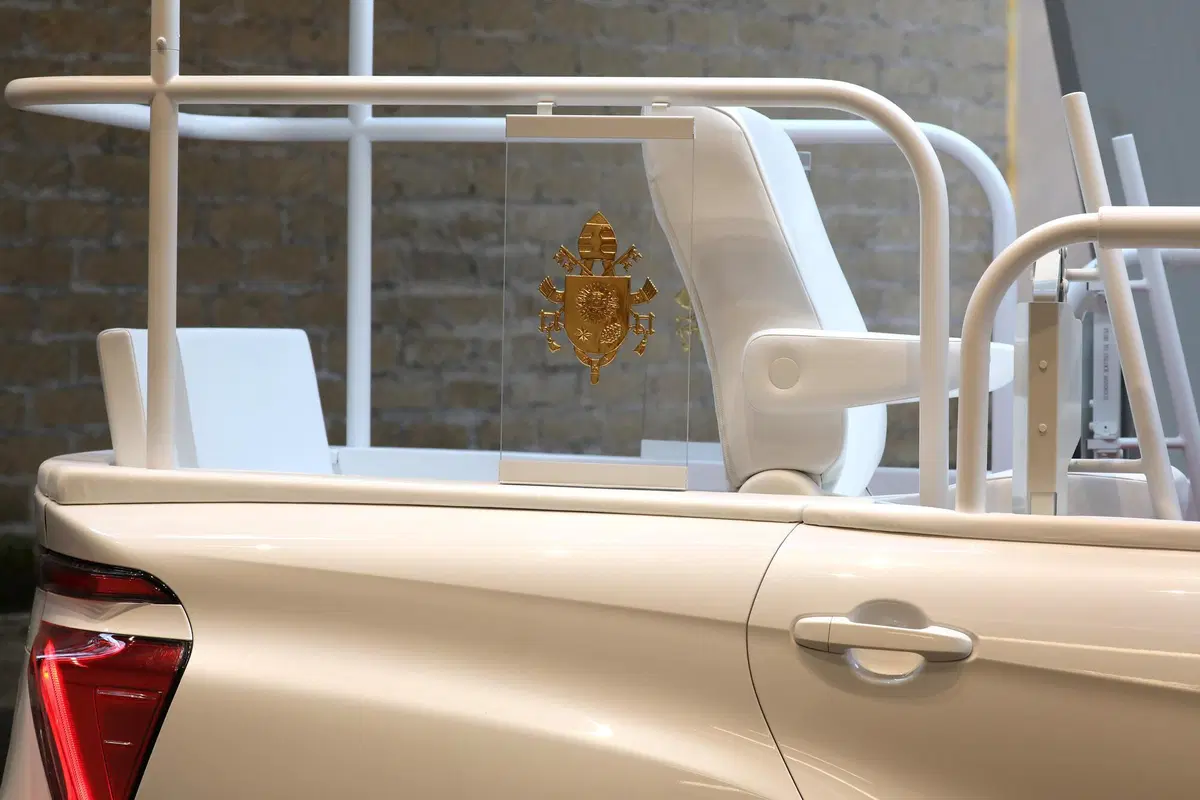 Toyota Mirai, una Papamobile ad idrogeno per Papa Francesco (4)
