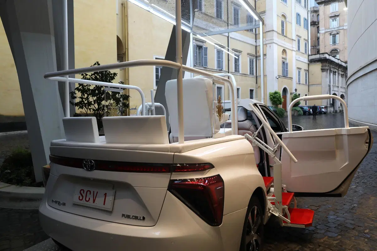 Toyota Mirai, una Papamobile ad idrogeno per Papa Francesco (5)