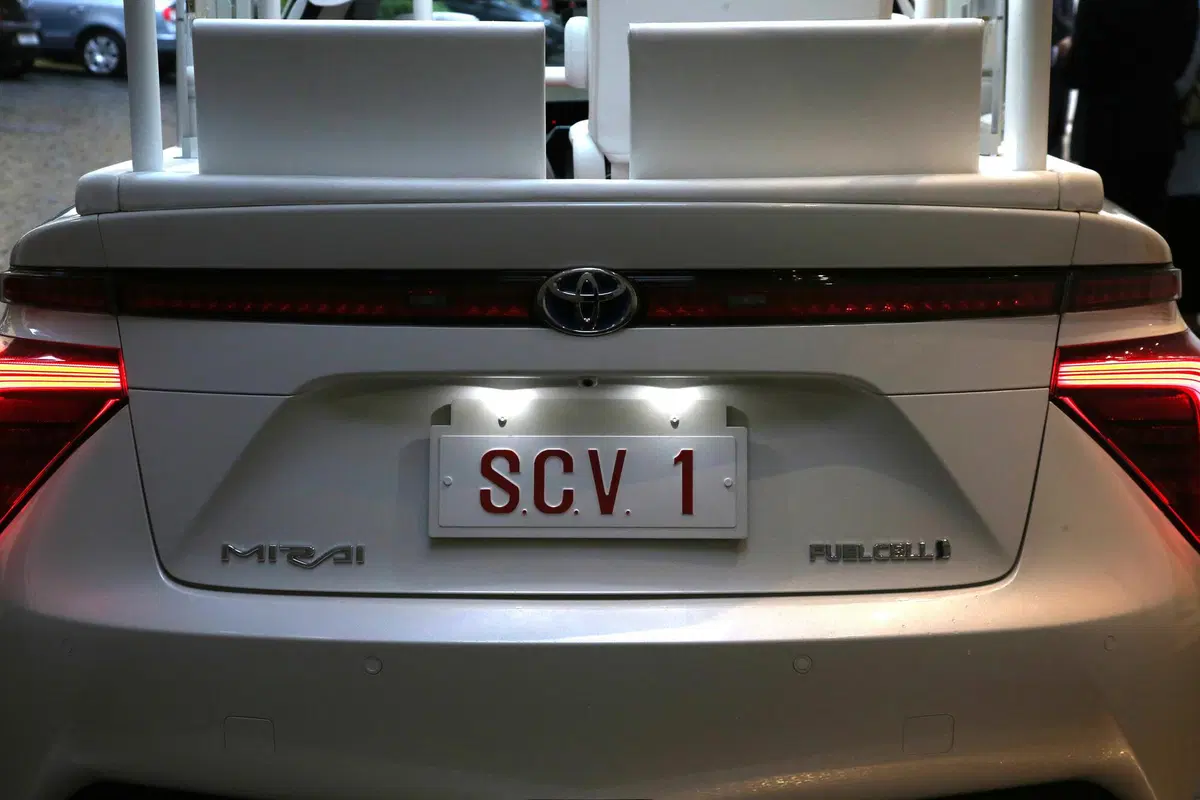 Toyota Mirai, una Papamobile ad idrogeno per Papa Francesco (9)