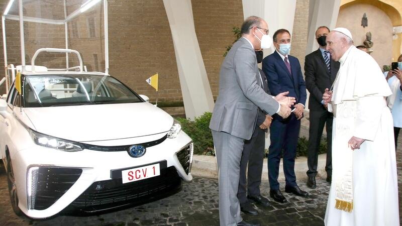 Toyota Mirai, una Papamobile ad idrogeno per Papa Francesco