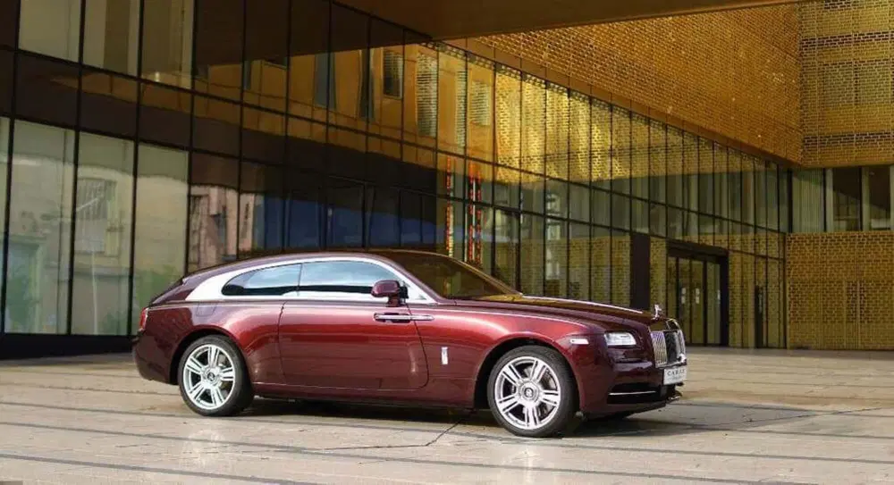 Vedi e guidi la Wraith, senti una Macchina (giustamente per pochissimi). Silver Spectre l'ha rovinata ma non abbastanza per imbruttirla