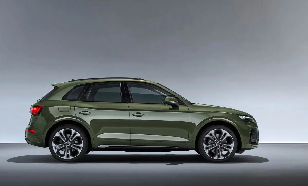 Audi Q5 50 TFSI e quattro S tronic Business (2)