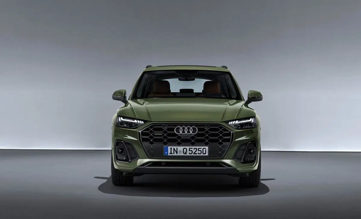 Audi Q5 50 TFSI e quattro S tronic Business (3)