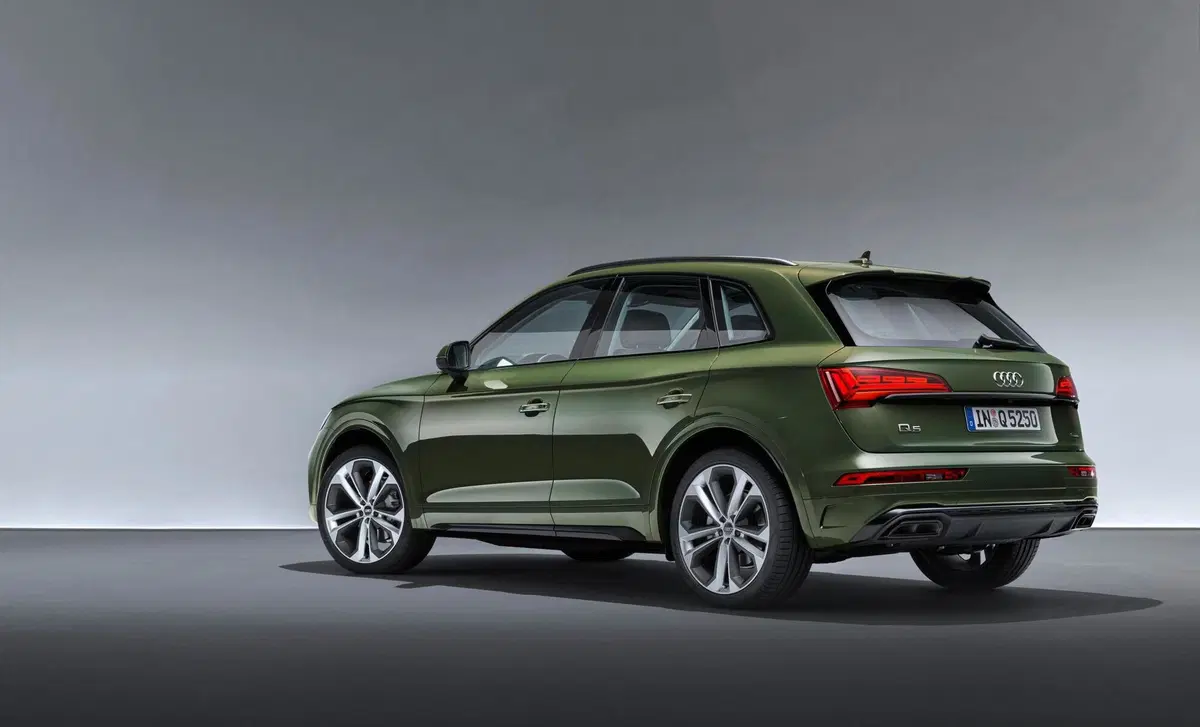 Audi Q5 50 TFSI e quattro S tronic Business (4)