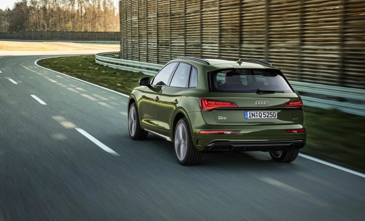 Audi Q5 50 TFSI e quattro S tronic Business (8)