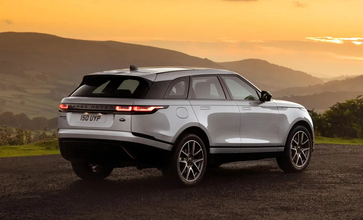 Land Rover Range Rover Velar 3.0D V6 275 CV R-Dynamic SE (4)