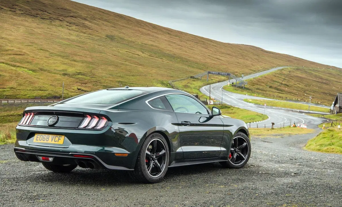 Ford Mustang Coupé Fastback 2.3 EcoBoost (22)