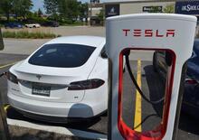 Quanto costa la ricarica Tesla? Non è più gratis: 31 cent/kWh [multa se si occupa il posto oltre 5 minuti]