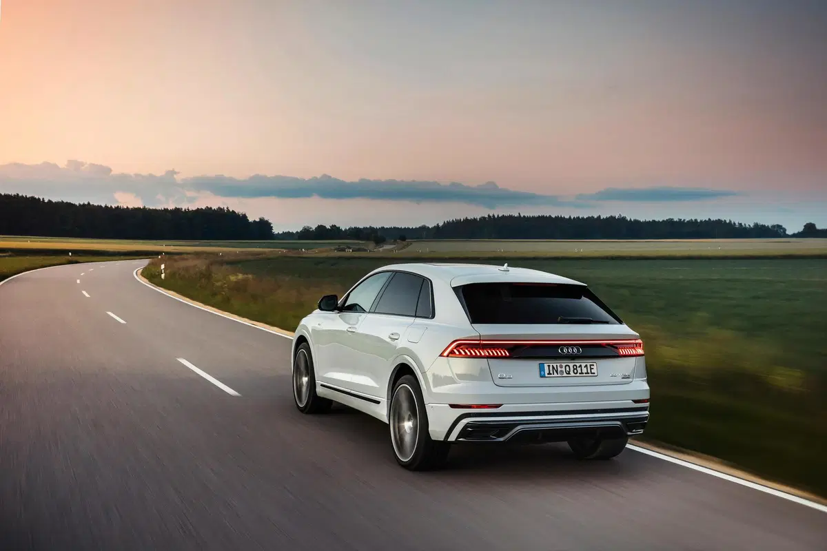 Audi Q8, arriva la versione plug-in hybrid (10)