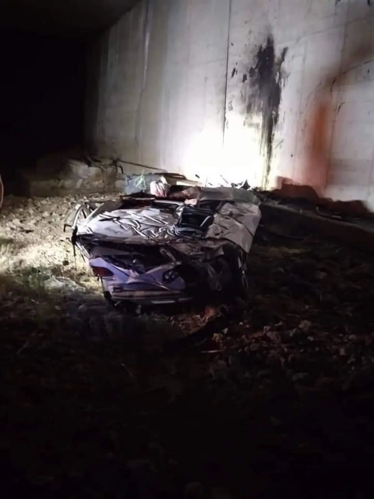 Incidente incredibile. La Volkswagen GOLF GTI sbatte col tetto a 230 km/h... [immagini forti]