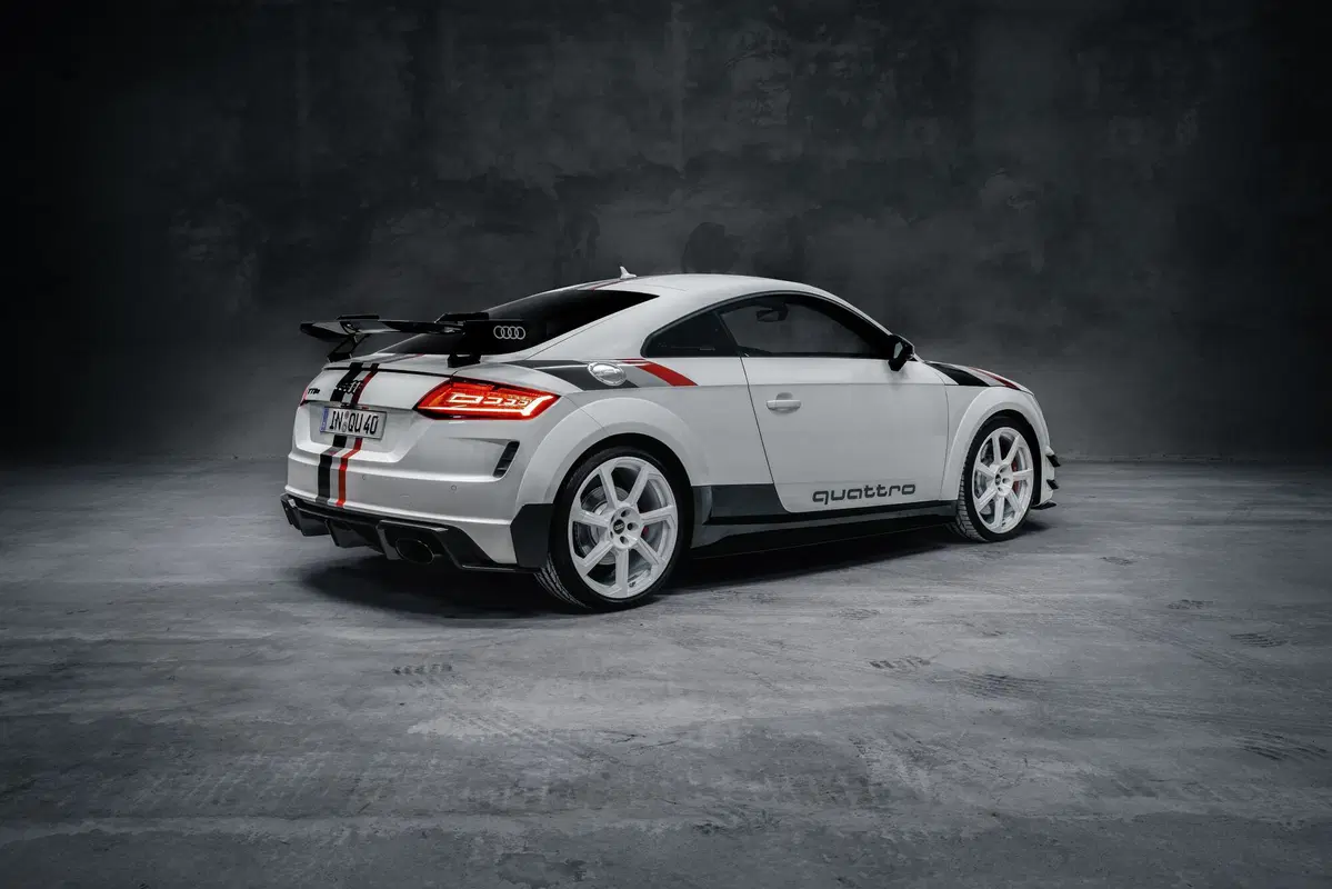 Audi TT RS 40 years of quattro, la serie speciale per i quarant'anni della trazione integrale quattro (2)