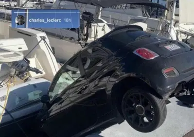 Fiat 500 caduta nel porto: la foto di Charles Leclerc su Instagram