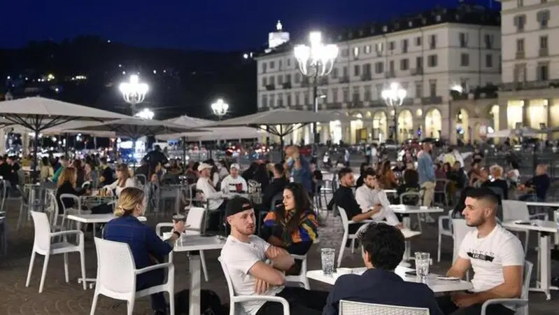 Nuovo DPCM: si potranno chiudere strade e piazze. "Zona rossa" nei luoghi della movida