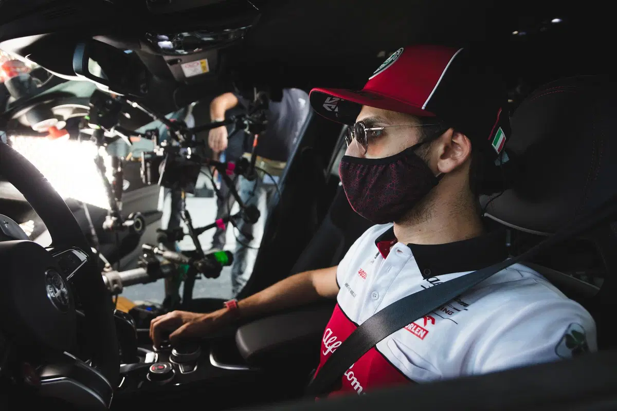 Alfa Romeo Giulia GTA, Raikkonen e Giovinazzi la mettono alla prova [Video] (3)