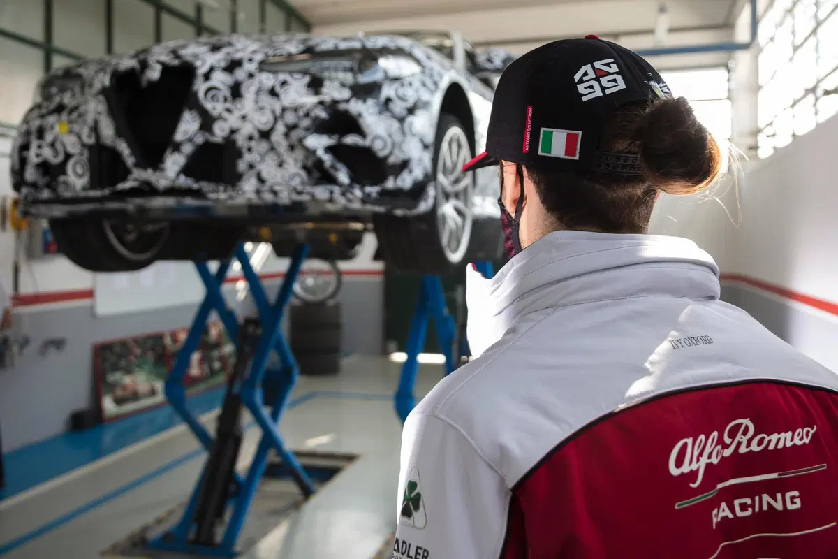 Alfa Romeo Giulia GTA, Raikkonen e Giovinazzi la mettono alla prova [Video] (17)