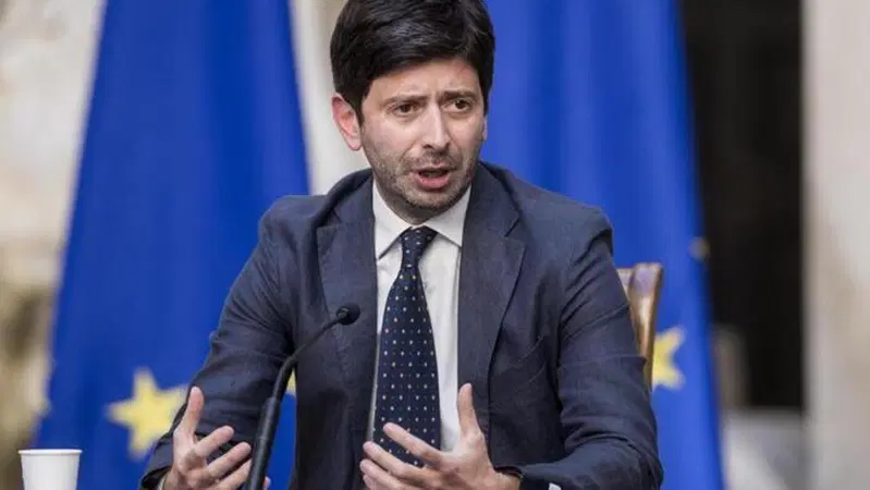 Speranza: "No a spostamenti inutili". Salvini: "Problema &egrave; trasporto pubblico"