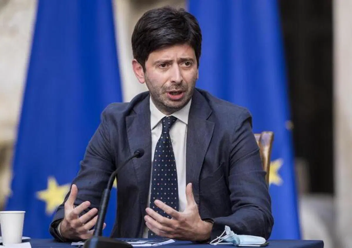Speranza: "No a spostamenti inutili". Salvini: "Problema &egrave; trasporto pubblico"