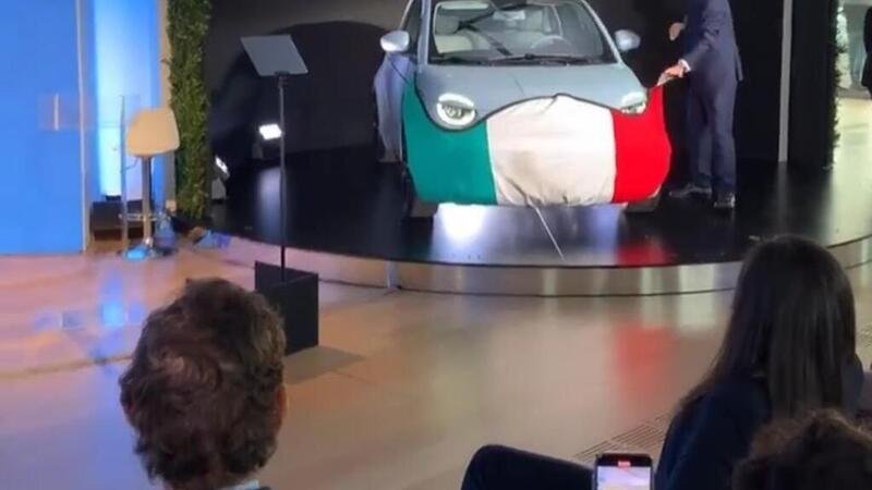 La nuova Fiat 500 elettrica si presenta con la &ldquo;mascherina&rdquo; tricolore