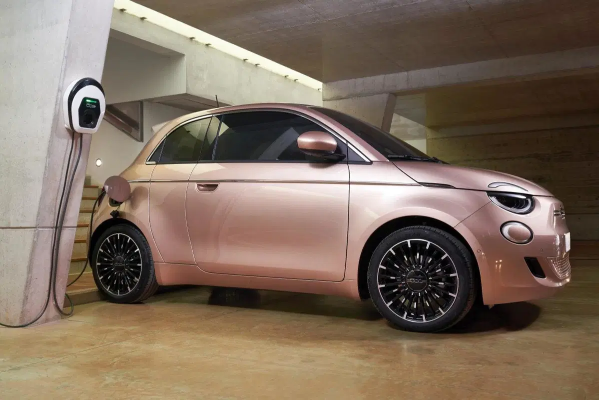 Fiat 500 3+1, la 500 con una portiera in più (8)