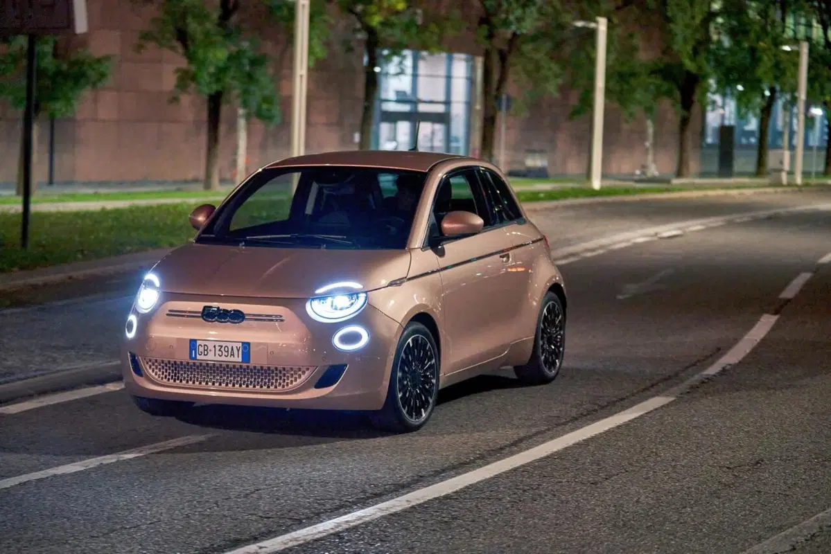 Fiat 500 3+1, la 500 con una portiera in più (3)