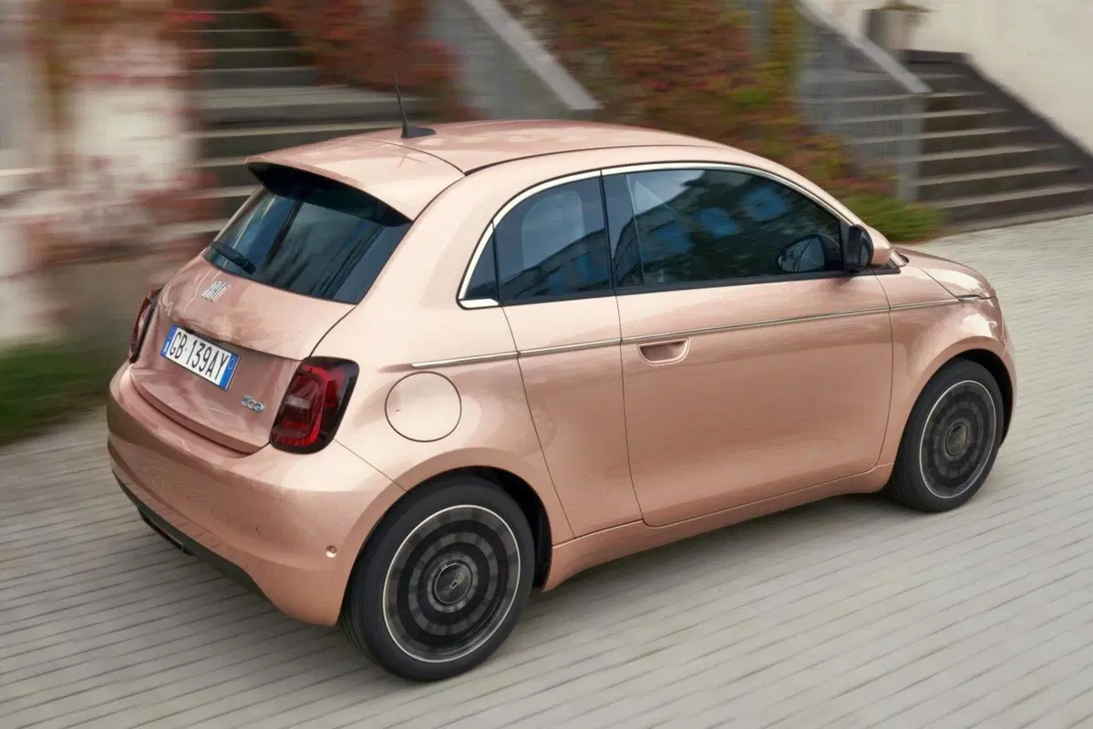 Fiat 500 3+1, la 500 con una portiera in più (6)