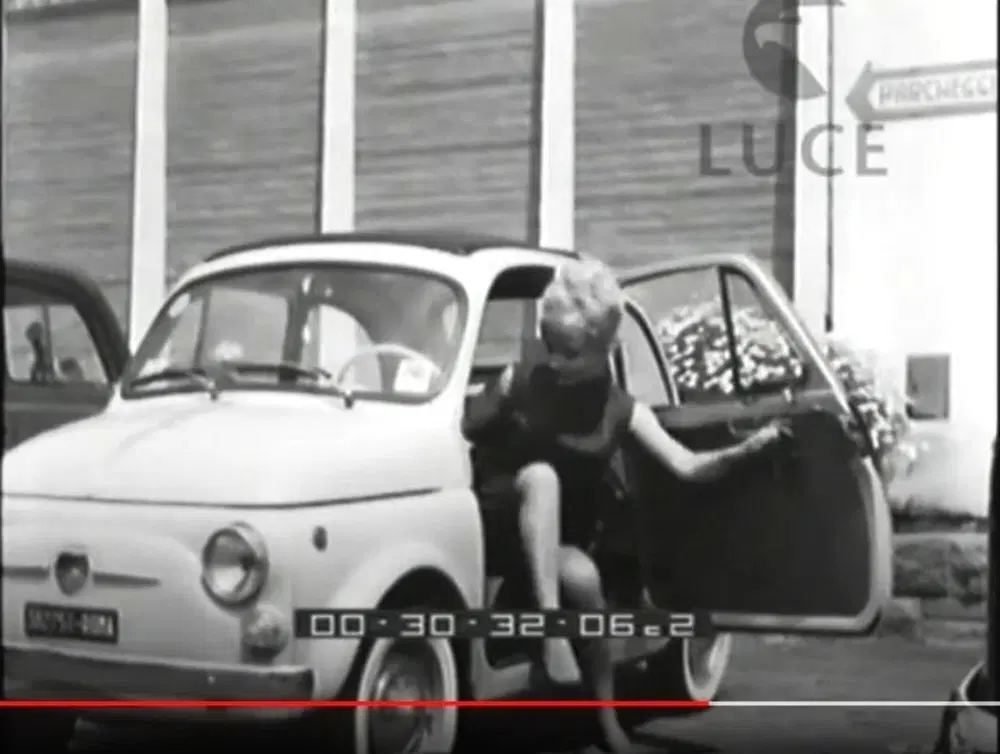 La prima Fiat 500 con apertura porte "al contrario"