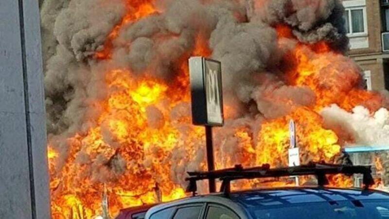 Autobus in fiamme a Roma: provvidenziale la prontezza dell&rsquo;autista [VIDEO CHOC]