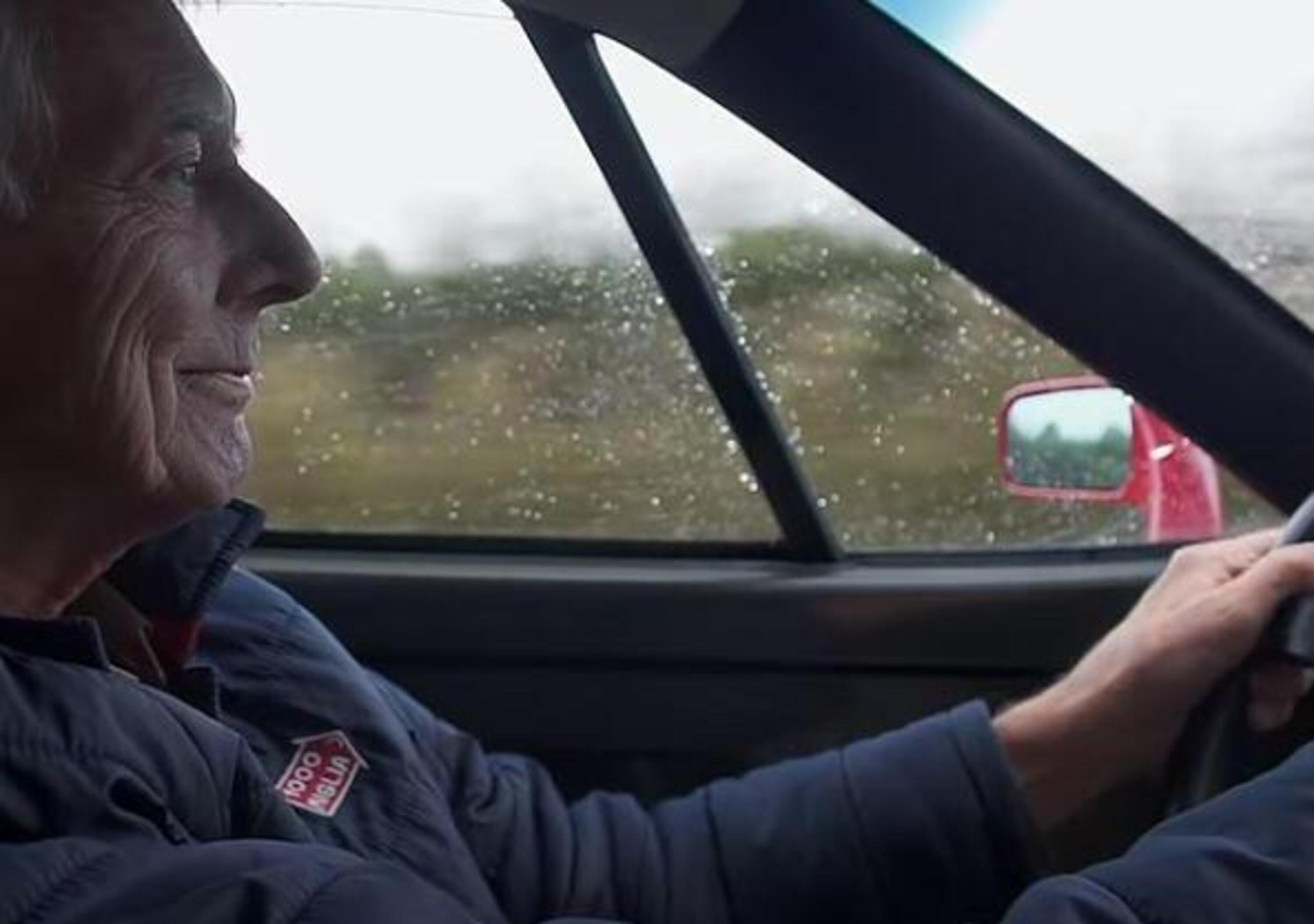 Ogni giorno un giro in Ferrari: John a 80 anni spiega la sua passione per le supercar 