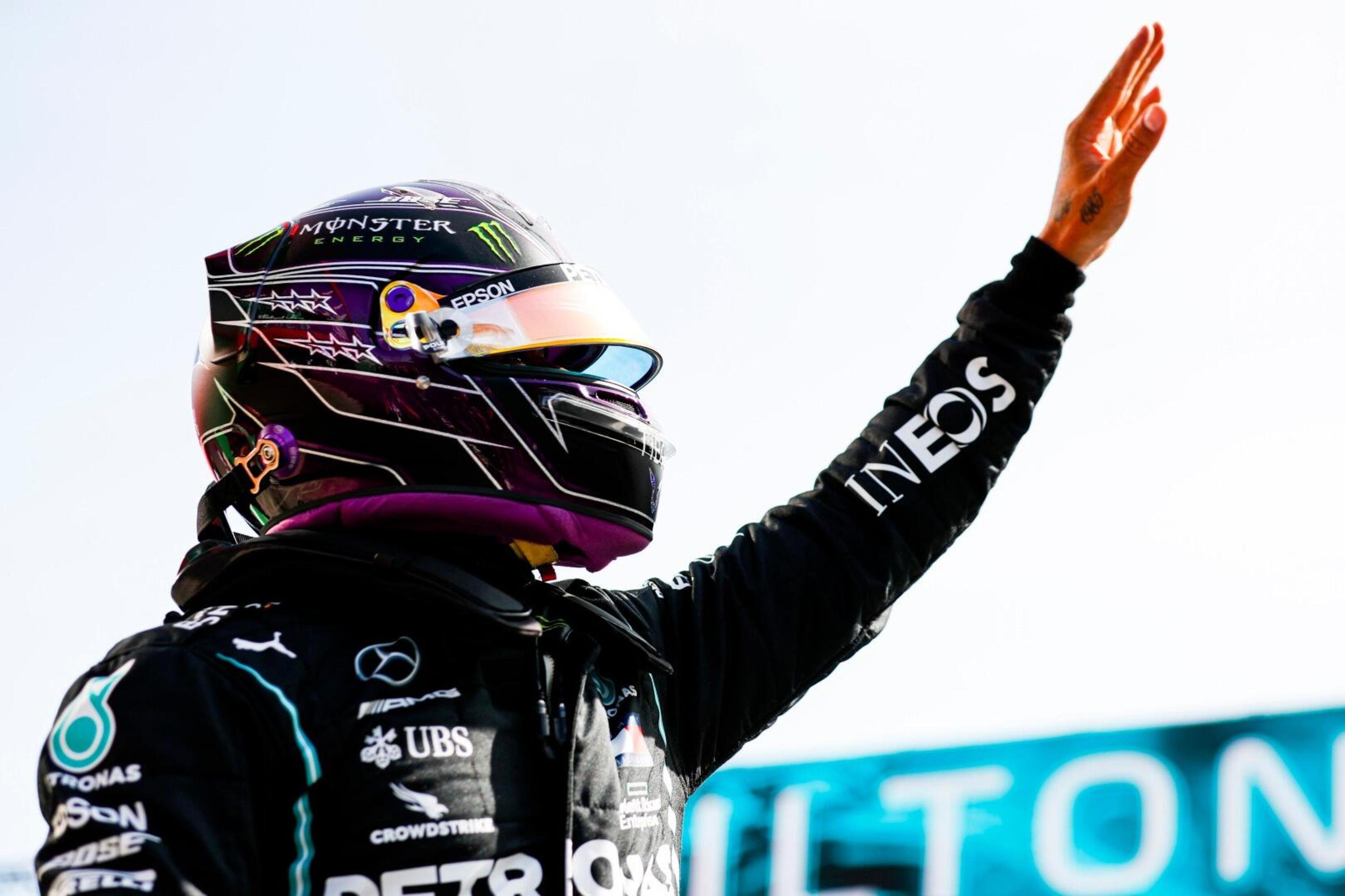 F1, GP Portogallo 2020: Hamilton le suona a Bottas e supera Schumacher