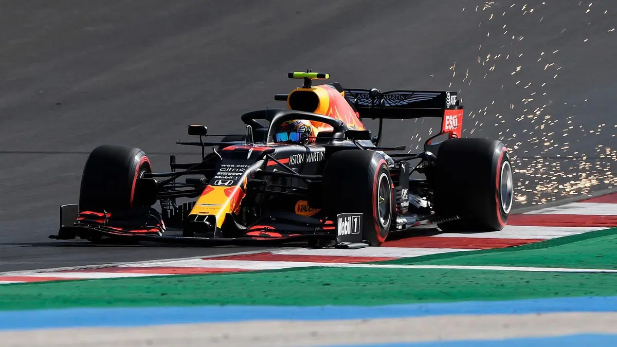 F1, GP Portogallo 2020: Hamilton le suona a Bottas e supera Schumacher (33)