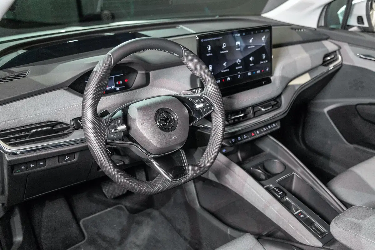 Skoda Enyaq iV debutta in Italia (al MiMo) senza rivali [video] (17)