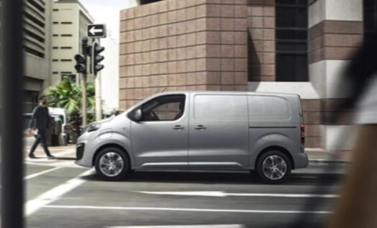 Peugeot e-Expert Furgone (2020-24) (2)
